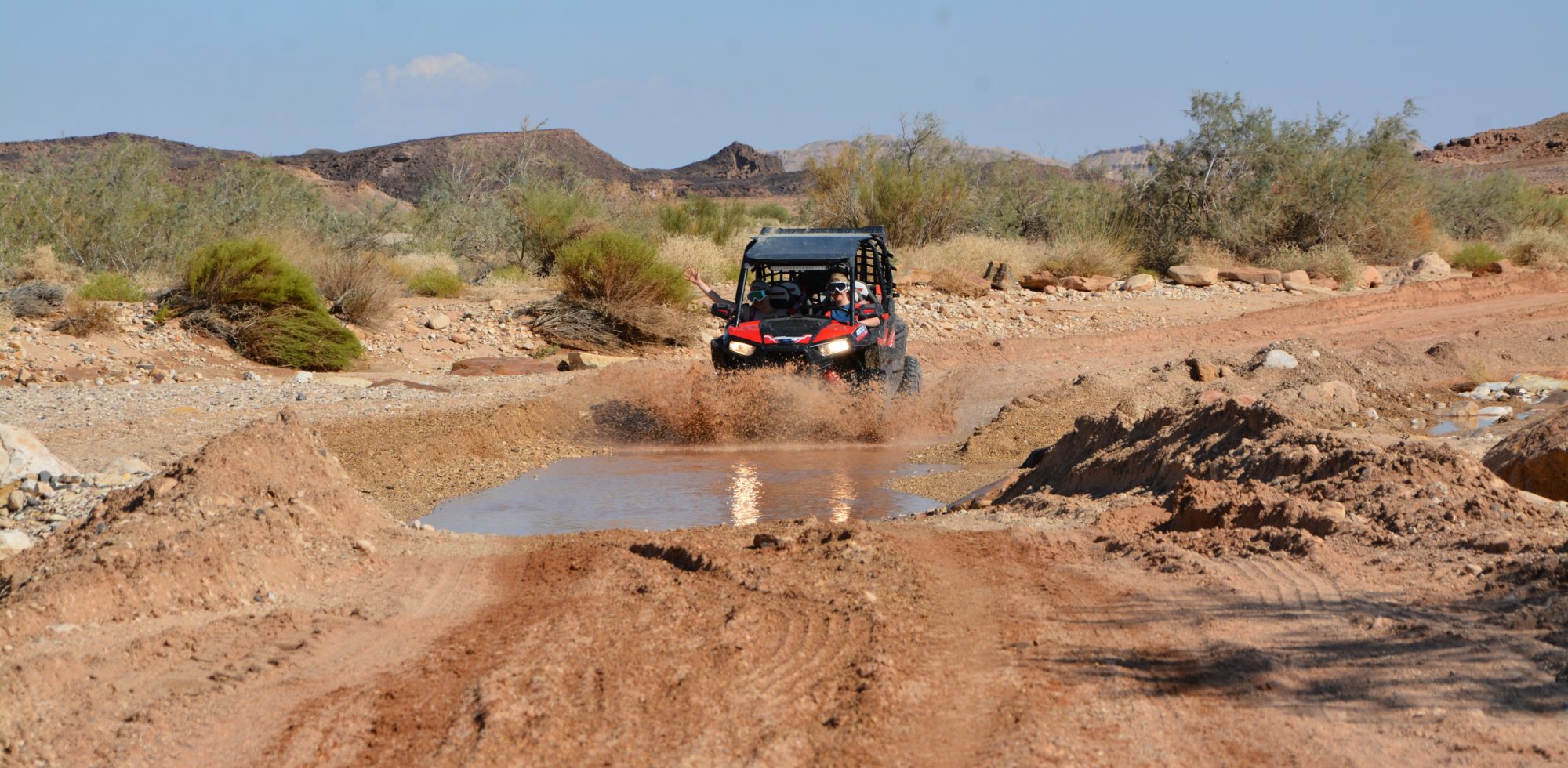 Crossing the desert with jeep
