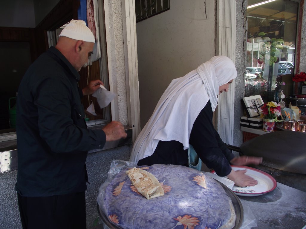 Making the famous Druze pita - Israel